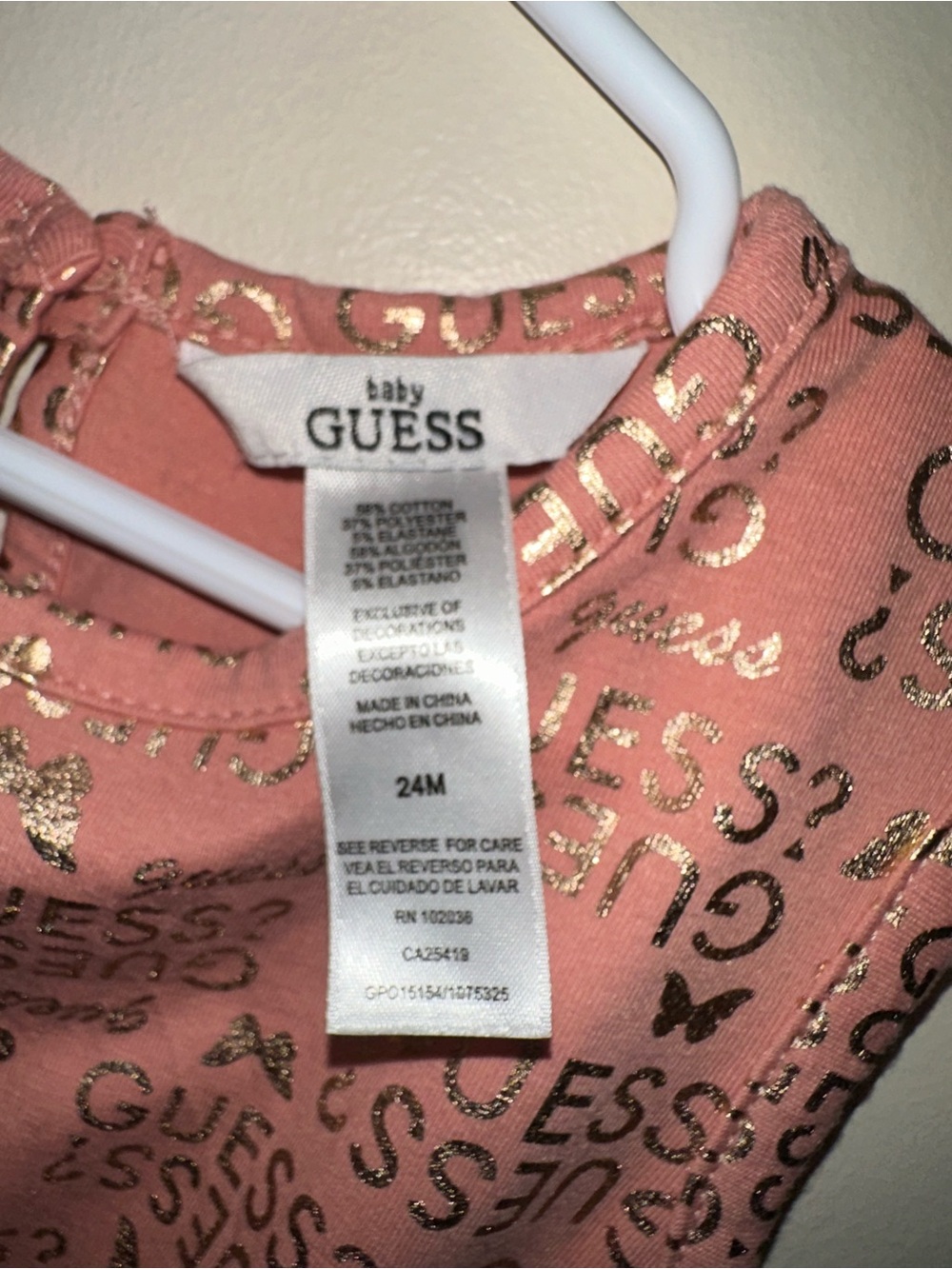 GUESS | Kids Pink Metallic Logo Romper 24m - Picture 2 of 2